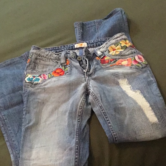 Antik Denim Embroidered Jeans 26